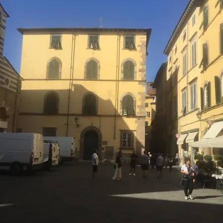 David In And Hospitality Pilgrims A * Lucca